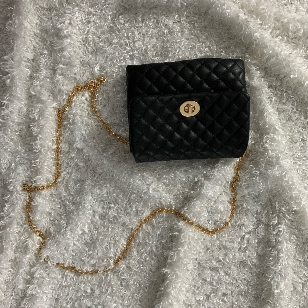 Black Crossbody Gold Chain